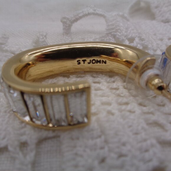 ST. JOHN Blue Baguette OMBRE CRYSTAL Hoop Pierced EARRINGS - Picture 9 of 9